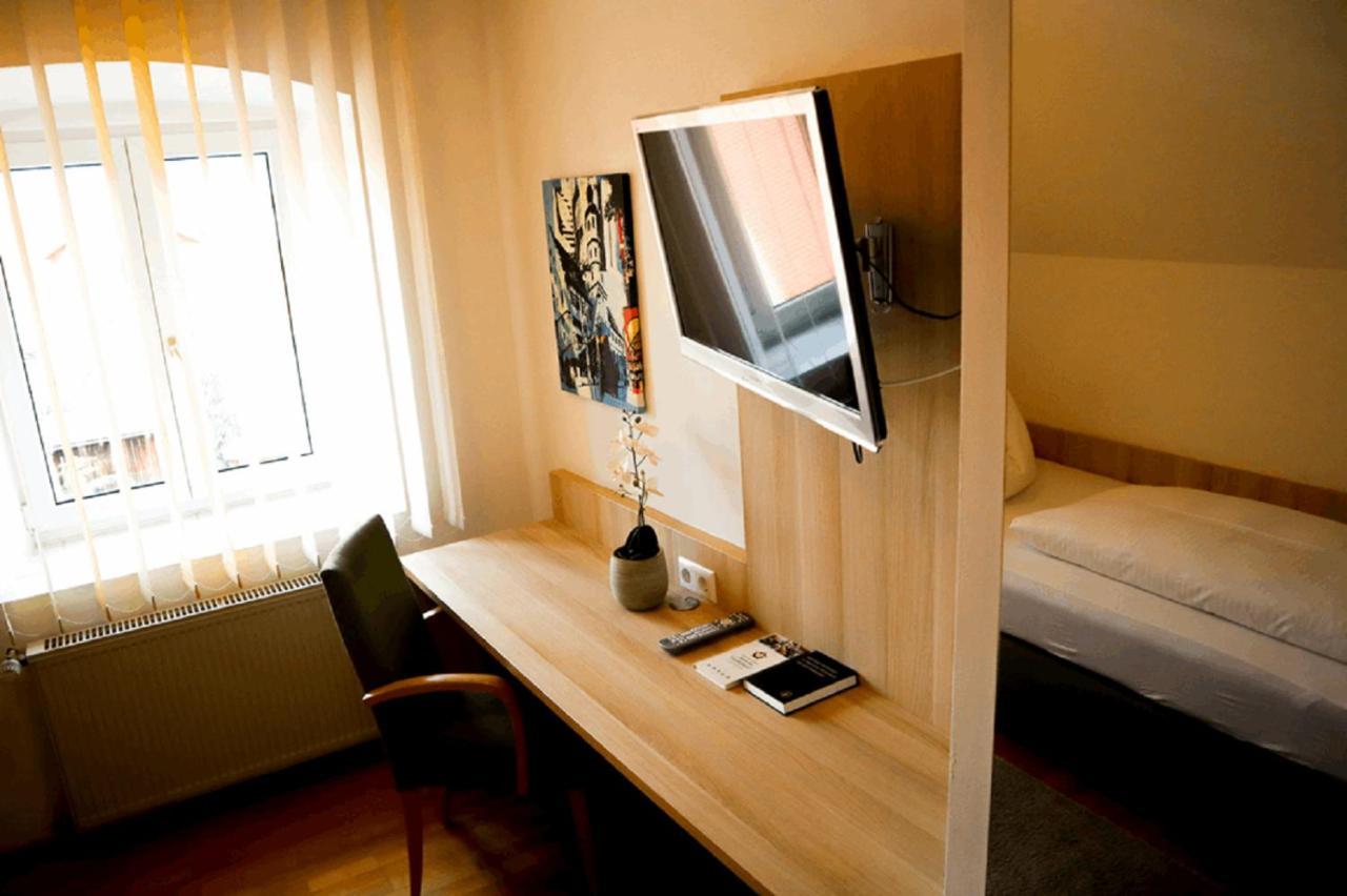 Weinstube Sinas Brettl Otel Nördlingen Dış mekan fotoğraf